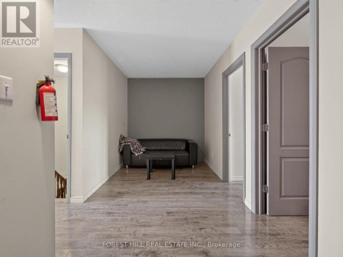 4 EVELYN WIGGINS DRIVE, Toronto (York University Heights), Ontario, M3J0G3
