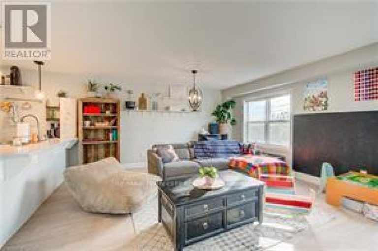 195 CHARLES STREET E, Ingersoll (Ingersoll - South), Ontario, N5C1K3