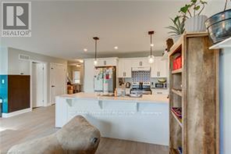 195 CHARLES STREET E, Ingersoll (Ingersoll - South), Ontario, N5C1K3