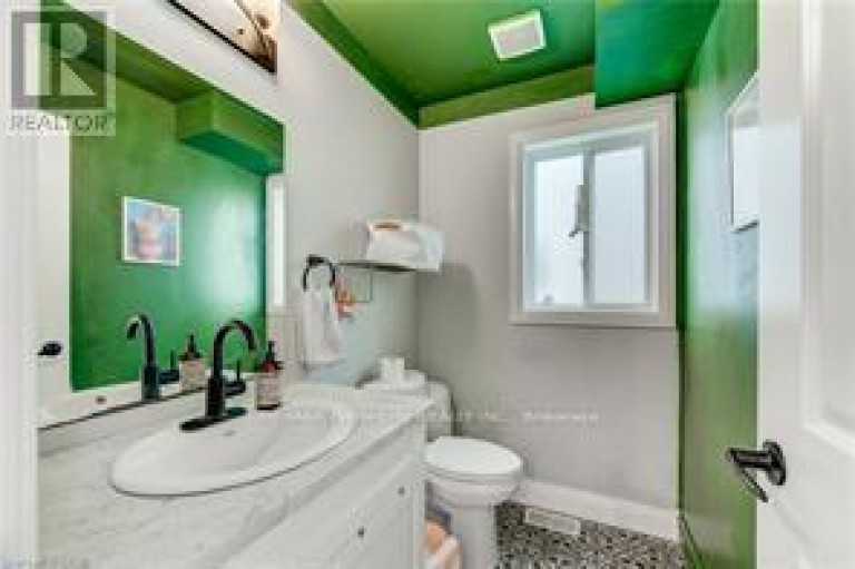 195 CHARLES STREET E, Ingersoll (Ingersoll - South), Ontario, N5C1K3