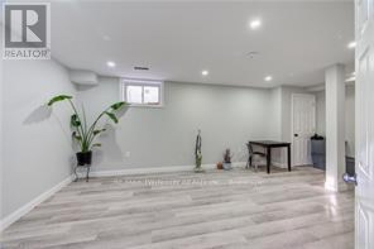 195 CHARLES STREET E, Ingersoll (Ingersoll - South), Ontario, N5C1K3