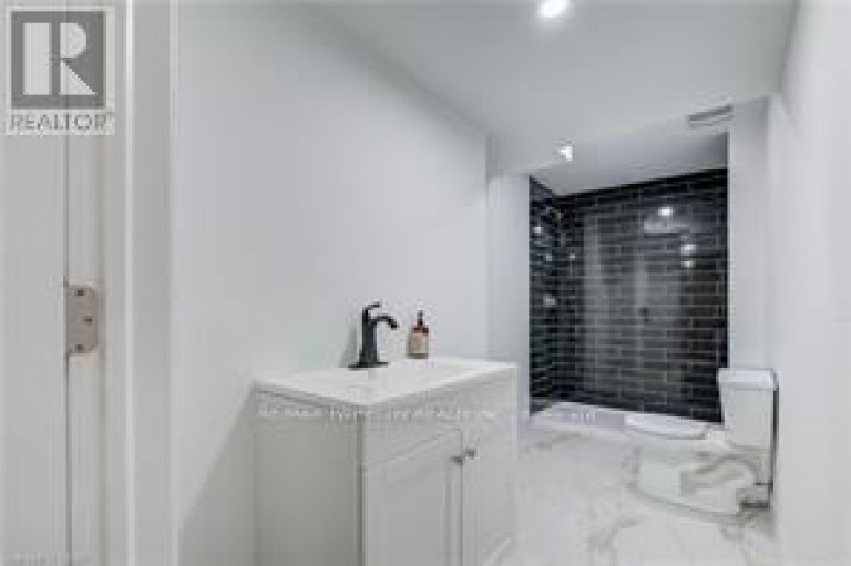 195 CHARLES STREET E, Ingersoll (Ingersoll - South), Ontario, N5C1K3