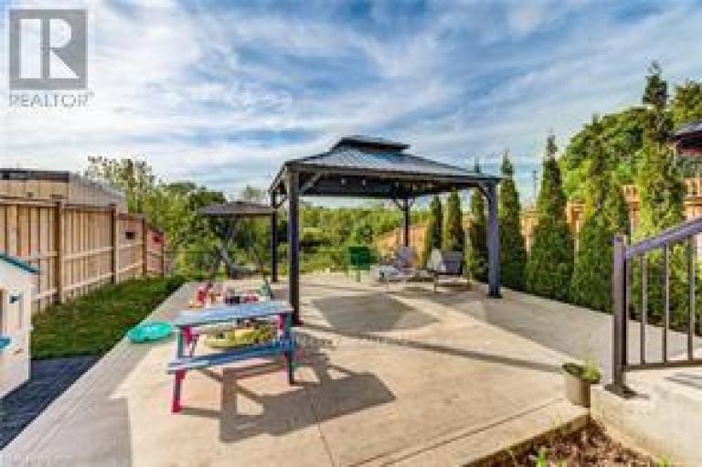 195 CHARLES STREET E, Ingersoll (Ingersoll - South), Ontario, N5C1K3