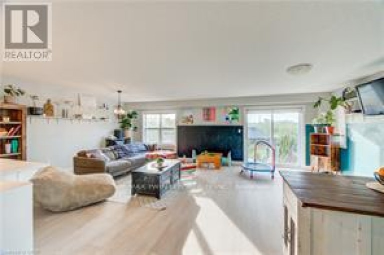 195 CHARLES STREET E, Ingersoll (Ingersoll - South), Ontario, N5C1K3