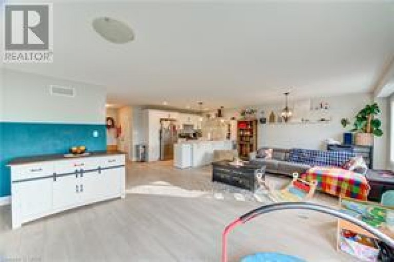 195 CHARLES STREET E, Ingersoll (Ingersoll - South), Ontario, N5C1K3