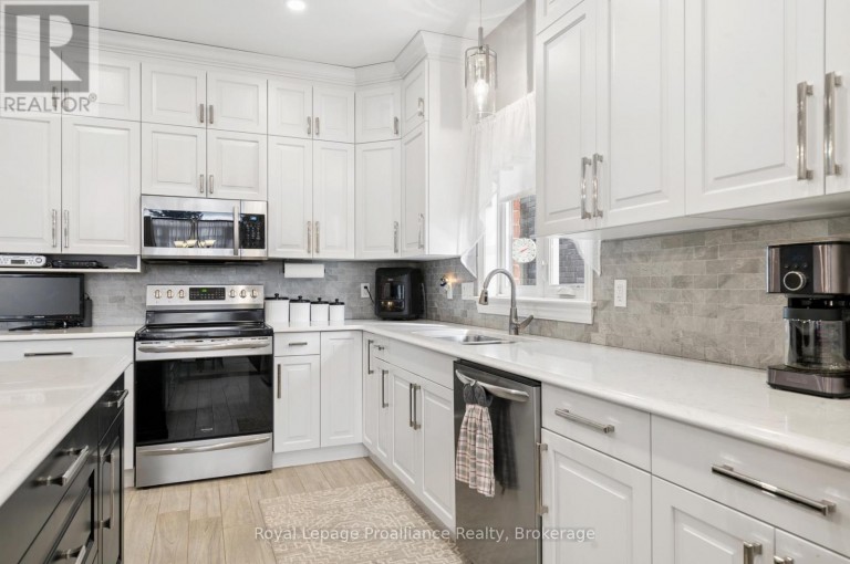 2 BEVAN DRIVE, Belleville (Thurlow Ward), Ontario, K8N0H8