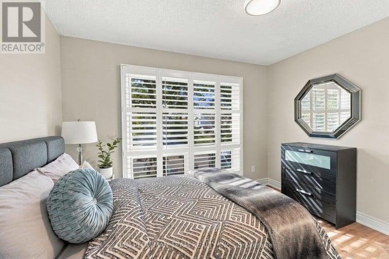 228 MEDINA COURT, Oshawa (Lakeview), Ontario, L1J7E1