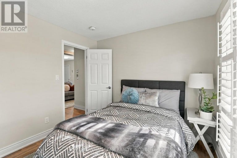 228 MEDINA COURT, Oshawa (Lakeview), Ontario, L1J7E1