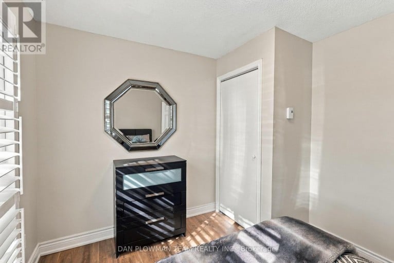 228 MEDINA COURT, Oshawa (Lakeview), Ontario, L1J7E1