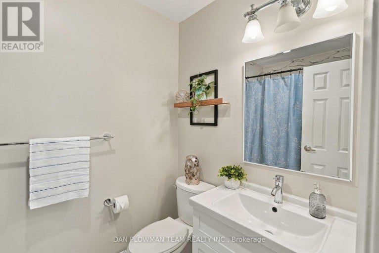 228 MEDINA COURT, Oshawa (Lakeview), Ontario, L1J7E1