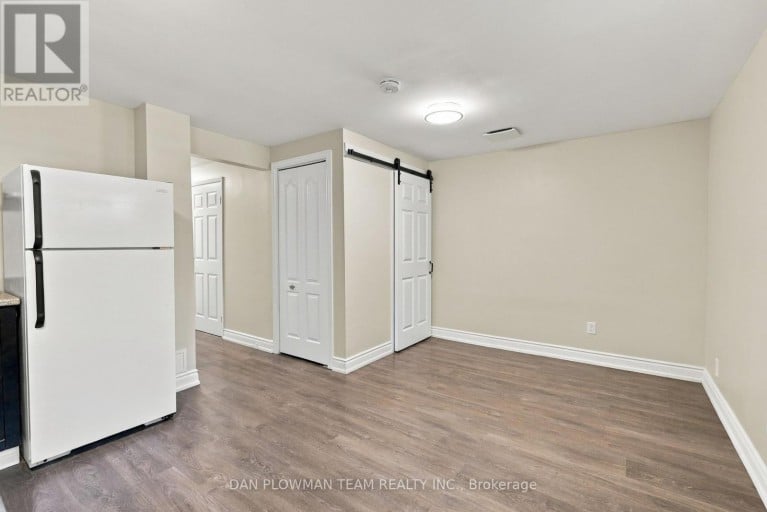 228 MEDINA COURT, Oshawa (Lakeview), Ontario, L1J7E1