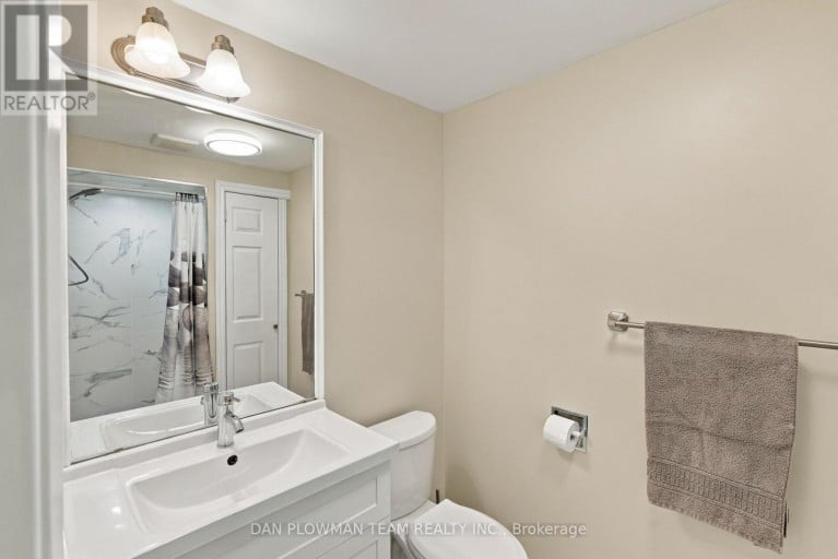 228 MEDINA COURT, Oshawa (Lakeview), Ontario, L1J7E1