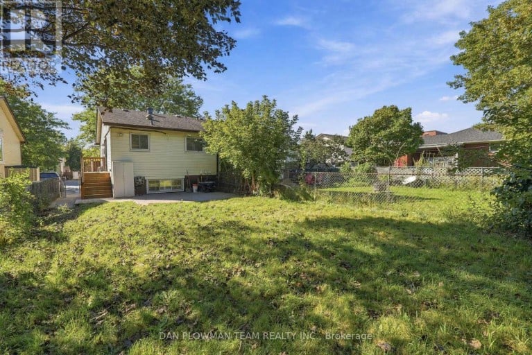 228 MEDINA COURT, Oshawa (Lakeview), Ontario, L1J7E1