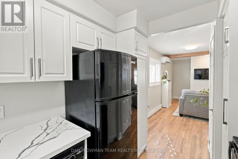 228 MEDINA COURT, Oshawa (Lakeview), Ontario, L1J7E1