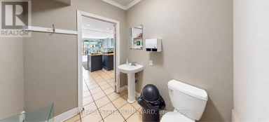 MAIN - 878 KINGSTON ROAD Toronto (East End-Danforth) Ontario photo 6