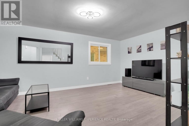 60 NICHOLSON DRIVE, Barrie (Ardagh), Ontario, L4N8L7