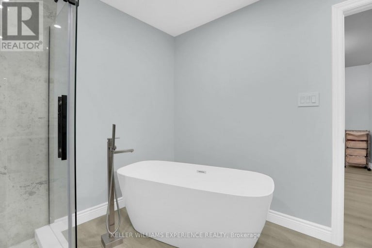 60 NICHOLSON DRIVE, Barrie (Ardagh), Ontario, L4N8L7