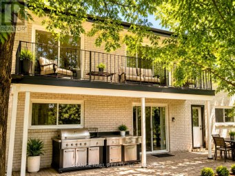 210 LLOYD MANOR ROAD Toronto (Princess-Rosethorn) Ontario photo 2