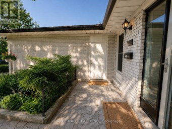 210 LLOYD MANOR ROAD Toronto (Princess-Rosethorn) Ontario photo 3