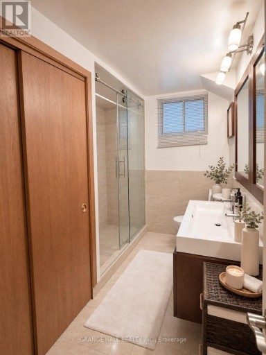 210 LLOYD MANOR ROAD, Toronto (Princess-Rosethorn), Ontario, M9B5K6