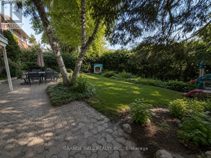 210 LLOYD MANOR ROAD, Toronto (Princess-Rosethorn), Ontario, M9B5K6