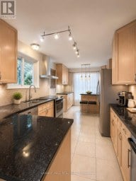 210 LLOYD MANOR ROAD Toronto (Princess-Rosethorn) Ontario photo 6