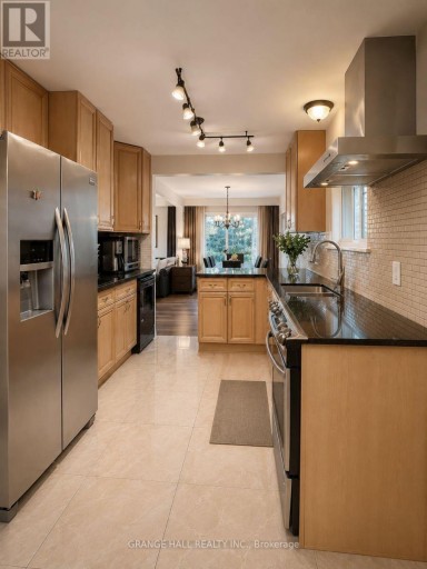210 LLOYD MANOR ROAD, Toronto (Princess-Rosethorn), Ontario, M9B5K6
