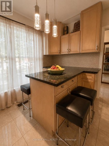 210 LLOYD MANOR ROAD, Toronto (Princess-Rosethorn), Ontario, M9B5K6