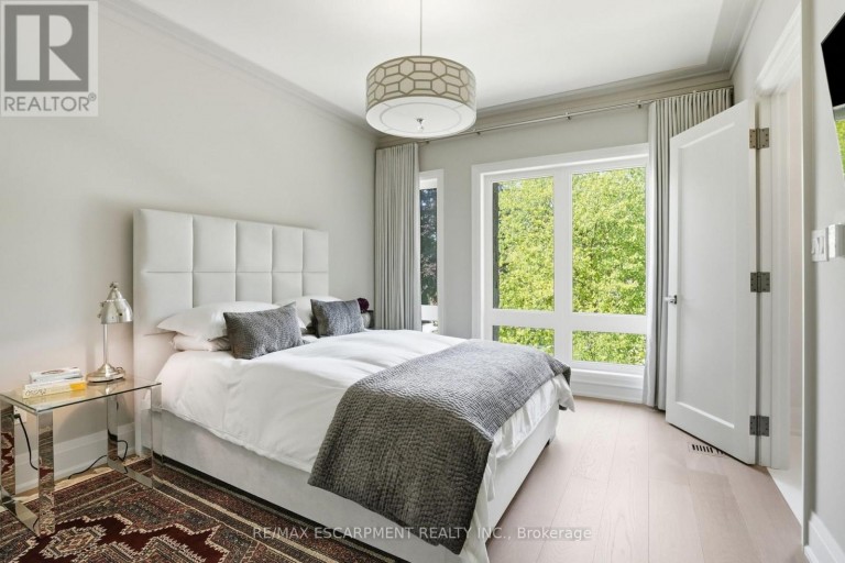 1254 BRAMBLEWOOD LANE, Mississauga (Lorne Park), Ontario, L5H1M1