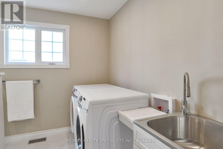 15 LANKIN AVENUE, Bracebridge (Monck (Bracebridge)), Ontario, P1L1Y4