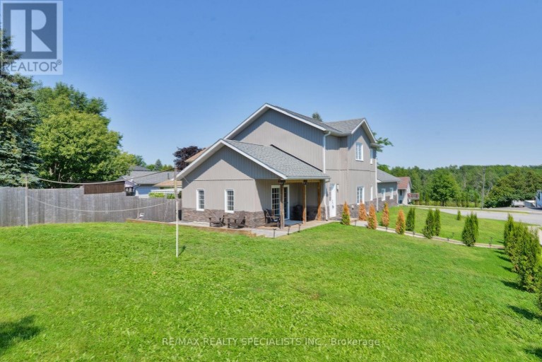 15 LANKIN AVENUE, Bracebridge (Monck (Bracebridge)), Ontario, P1L1Y4