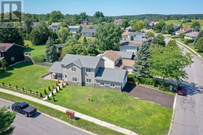 15 LANKIN AVENUE, Bracebridge (Monck (Bracebridge)), Ontario, P1L1Y4