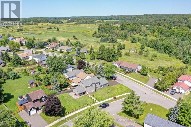 15 LANKIN AVENUE, Bracebridge (Monck (Bracebridge)), Ontario, P1L1Y4
