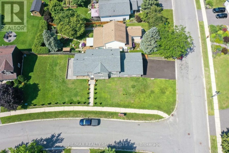 15 LANKIN AVENUE, Bracebridge (Monck (Bracebridge)), Ontario, P1L1Y4