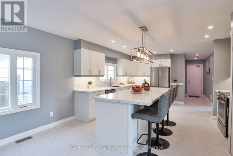 15 LANKIN AVENUE, Bracebridge (Monck (Bracebridge)), Ontario, P1L1Y4