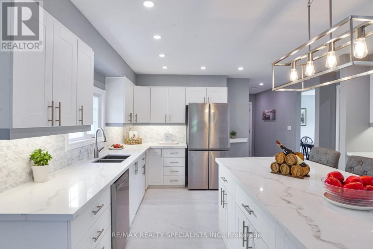 15 LANKIN AVENUE, Bracebridge (Monck (Bracebridge)), Ontario, P1L1Y4