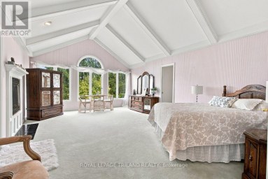 35 BUTTERNUT GROVE London South (South B) Ontario photo 24