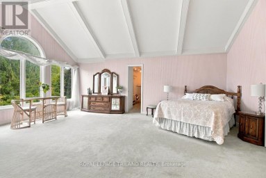 35 BUTTERNUT GROVE London South (South B) Ontario photo 25