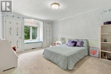 35 BUTTERNUT GROVE London South (South B) Ontario photo 33