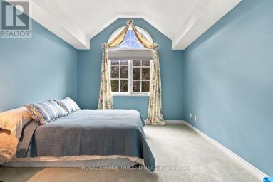 35 BUTTERNUT GROVE London South (South B) Ontario photo 36