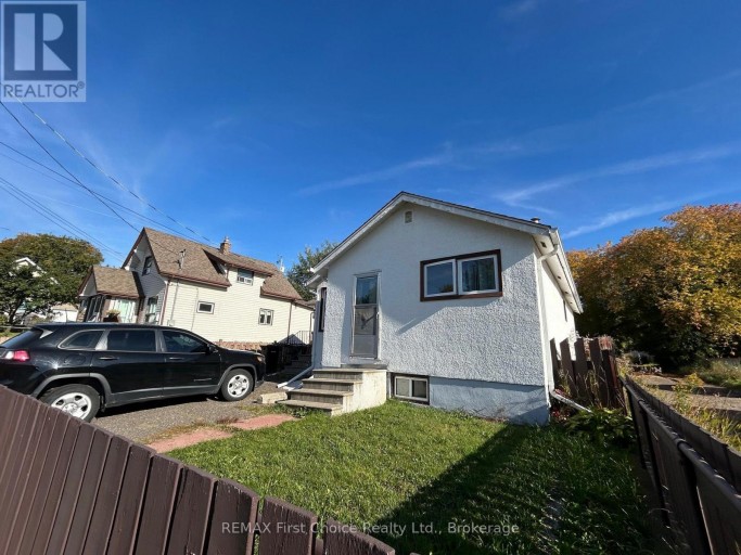 344 CORNWALL AVENUE, Thunder Bay (Court / Cumberland), Ontario, P7B1T3