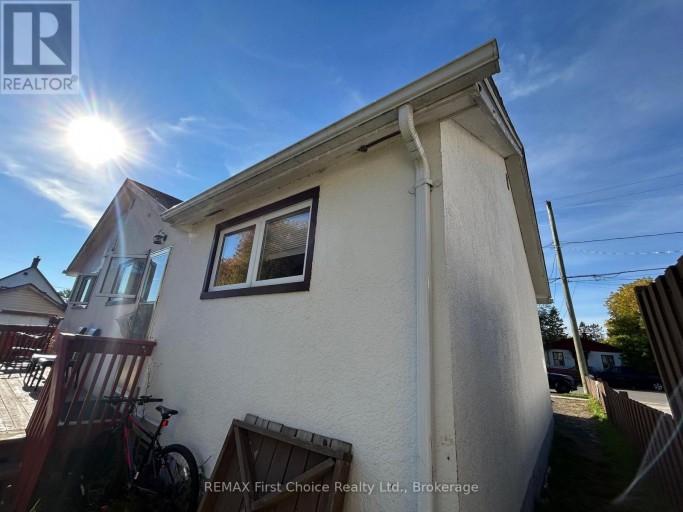 344 CORNWALL AVENUE, Thunder Bay (Court / Cumberland), Ontario, P7B1T3