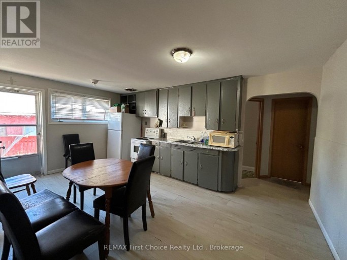 344 CORNWALL AVENUE, Thunder Bay (Court / Cumberland), Ontario, P7B1T3