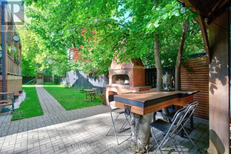 12 LEGATO COURT, Toronto (Banbury-Don Mills), Ontario, M3B1L7