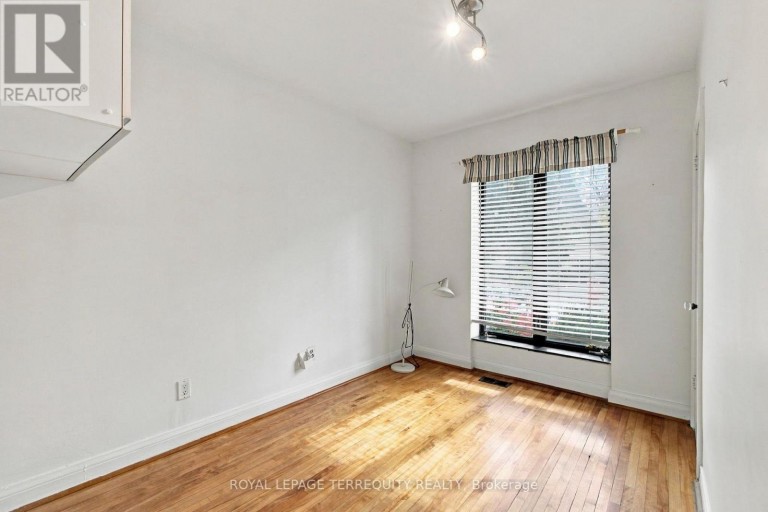 102 ANNDALE DRIVE, Toronto (Willowdale East), Ontario, M2N2X4