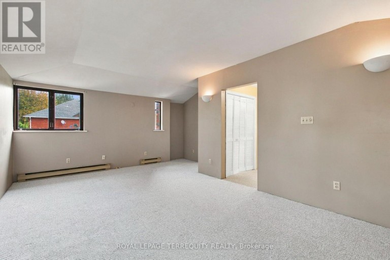 102 ANNDALE DRIVE, Toronto (Willowdale East), Ontario, M2N2X4