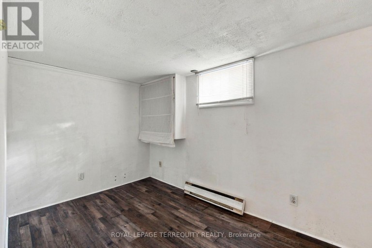 102 ANNDALE DRIVE, Toronto (Willowdale East), Ontario, M2N2X4