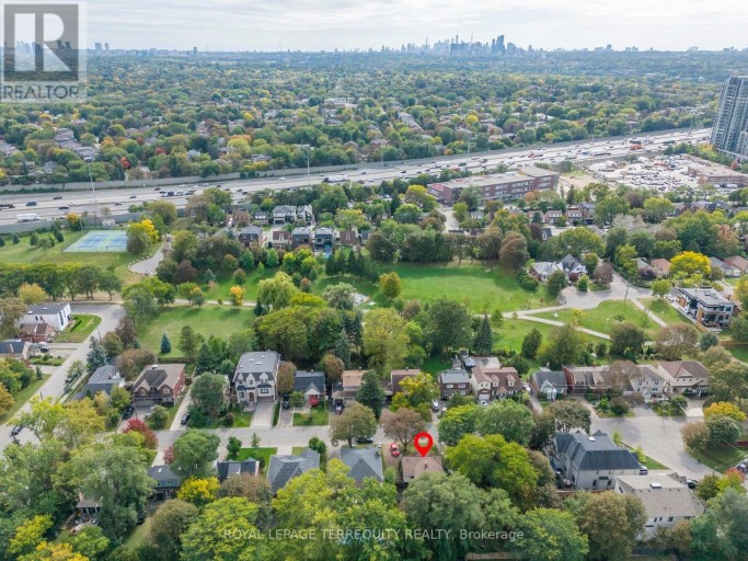 102 ANNDALE DRIVE, Toronto (Willowdale East), Ontario, M2N2X4