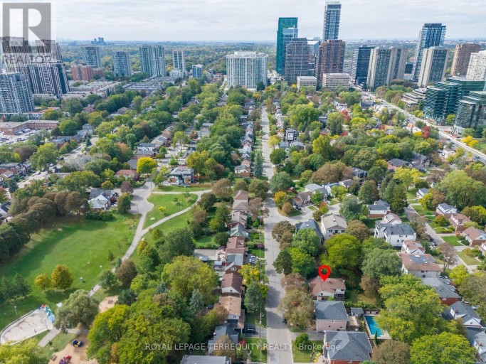 102 ANNDALE DRIVE, Toronto (Willowdale East), Ontario, M2N2X4