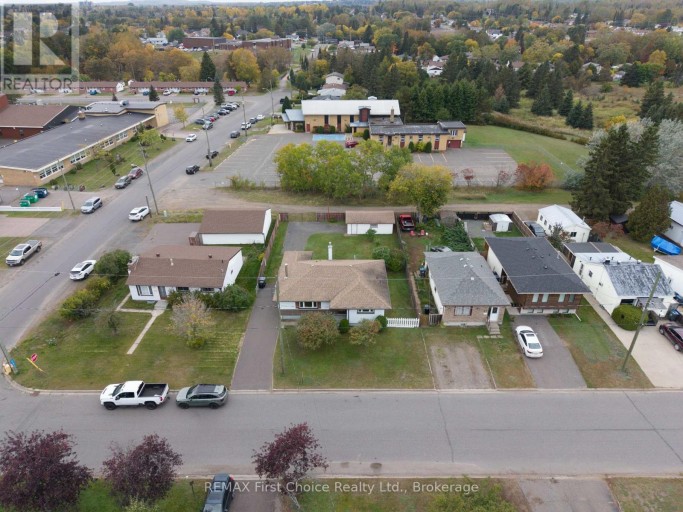 69 MATTHEWS ST. STREET, Thunder Bay (Shuniah), Ontario, P7A3K8